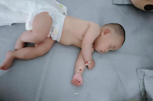 龙口几个月宝宝会抬头